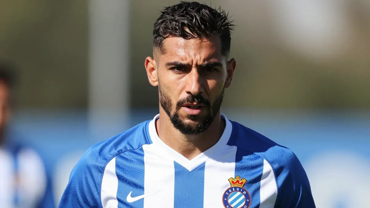RCD Espanyol complete their squad with the loan signing of right-back Andoni Gorosabel from Athletic Club to compete with...