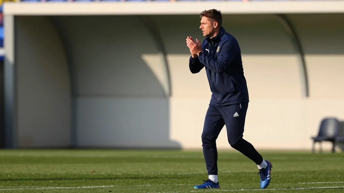 El entrenador del RCD Espanyol afirma no sentir que su puesto esté en juego pese a que el equipo, con solo ocho puntos...