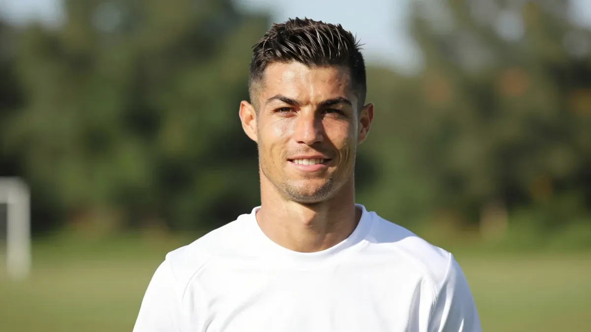 RCD Espanyol completed their transfer window with the signings of right-back Andoni Gorosabel on loan from Athletic Club...
