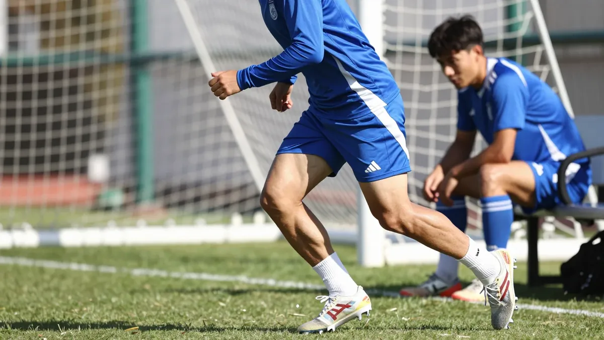 El capitán del Espanyol, Javi Puado, evoluciona favorablemente de la rotura del ligamento cruzado sufrida en enero y...