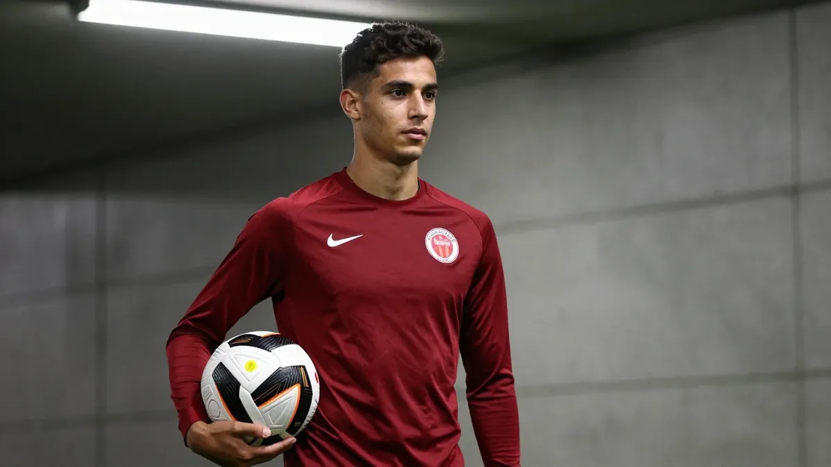 El joven extremo canterano Leo Salazar abandona el RCD Espanyol para jugar cedido en el Ajax, que tiene una opción de...