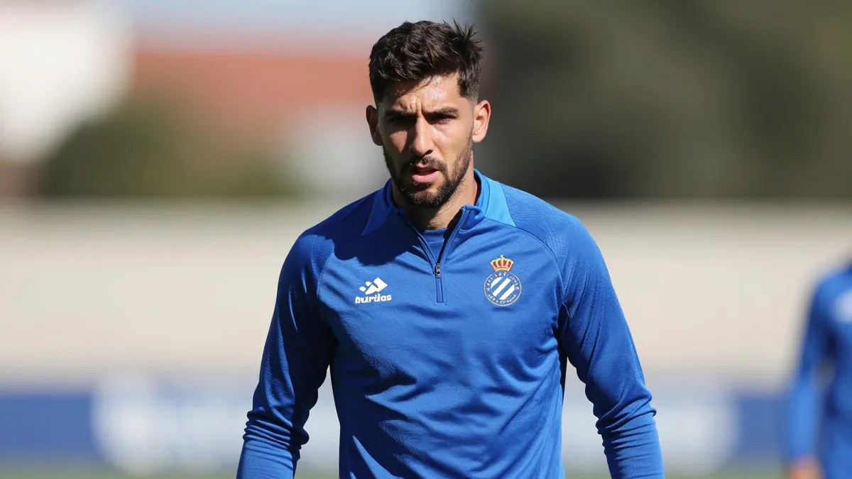 RCD Espanyol sold right-back Rubén Sánchez to Elche and signed a winger on deadline day, as the team prepares to host...