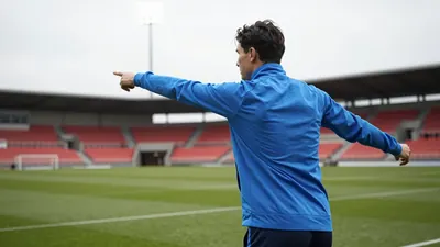 El nuevo entrenador del RCD Espanyol, Eder Sarabia, no podrá dirigir desde el banquillo hasta el 20 de noviembre debido a...