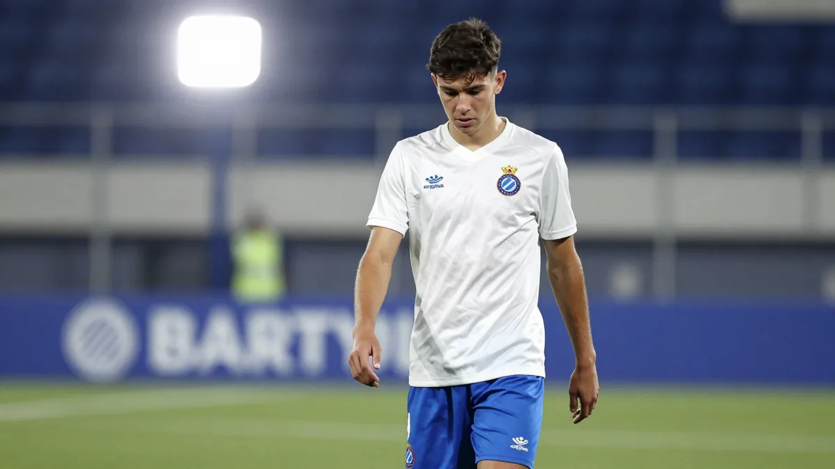 Espanyol loses Koleosho, its young player, after signing with Paris FC