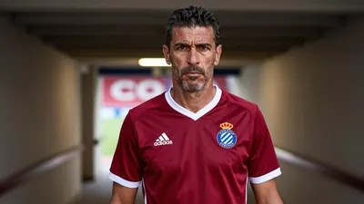 Espanyol coach Manuel González criticized refereeing bias and responded to Mourinho's comments on Vinicius Júnior after a...